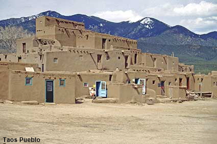 Adobe buildings, Taos Pueblo, Taos, NM, USA Adobe buildings, Taos Pueblo, Taos, NM, USA
