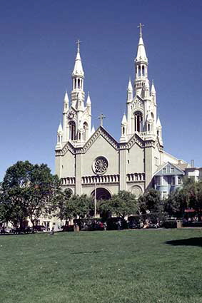  Church of St Peter & St Paul from Washington Square, San Francisco, CA, USA