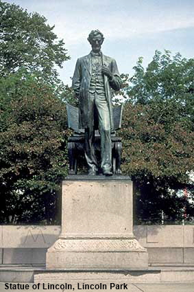 Statue of Lincoln, Lincoln Park, Chicago, IL, USA