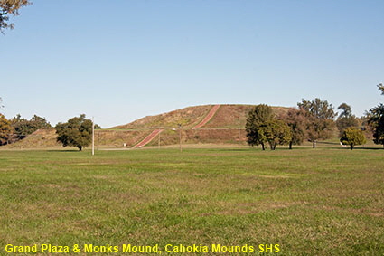 Grand Plaza & Monks Mound, Cahokia Mounds SHS, IL, USA