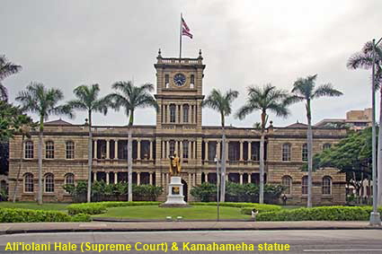  Ali'iolani Hale (Supreme Court) & Kamahameha statue, Honolulu, Oahu, HI, USA