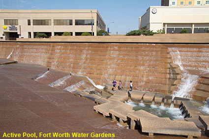 Active Pool Fort Worth Water Gardens, Fort Worth, TX, USA 
